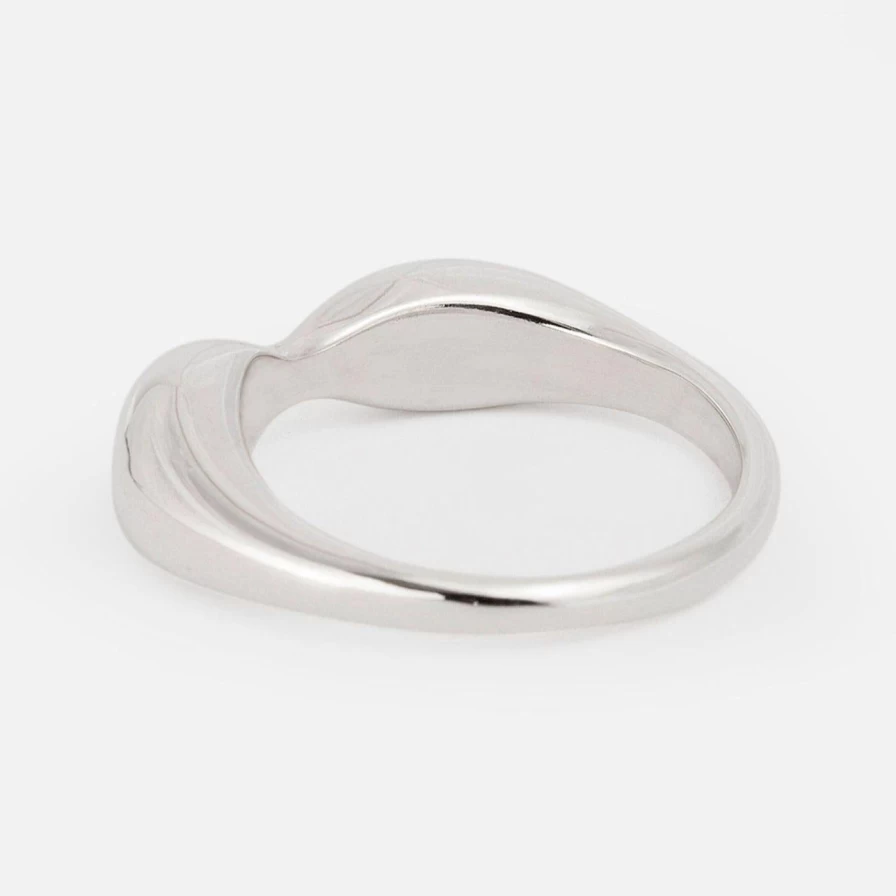 M. Hisae Gold Figure Ring - Elegant Sculpted Band for Women & Men