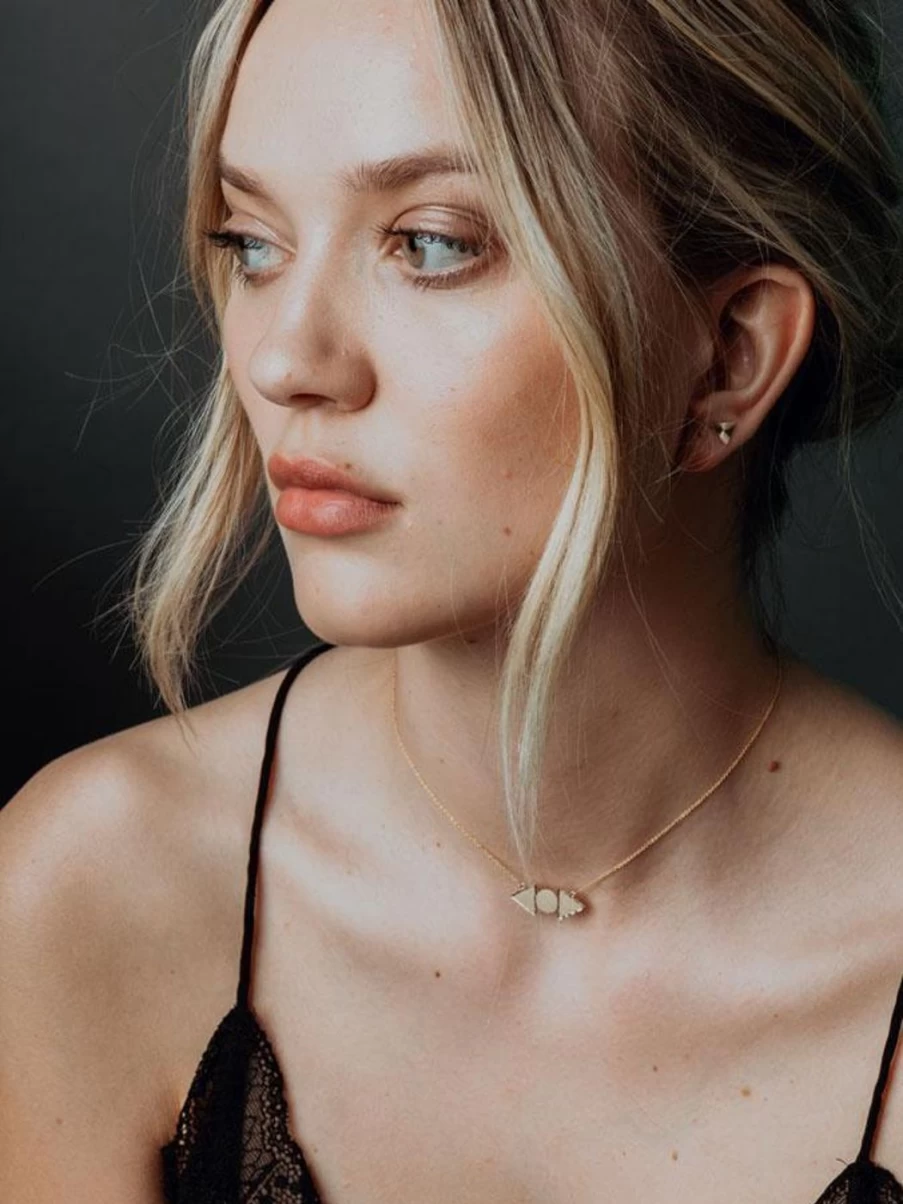 Alice Pierre Arrow Necklace - Elegant Gold Pendant for Women, Dainty Jewelry Gift