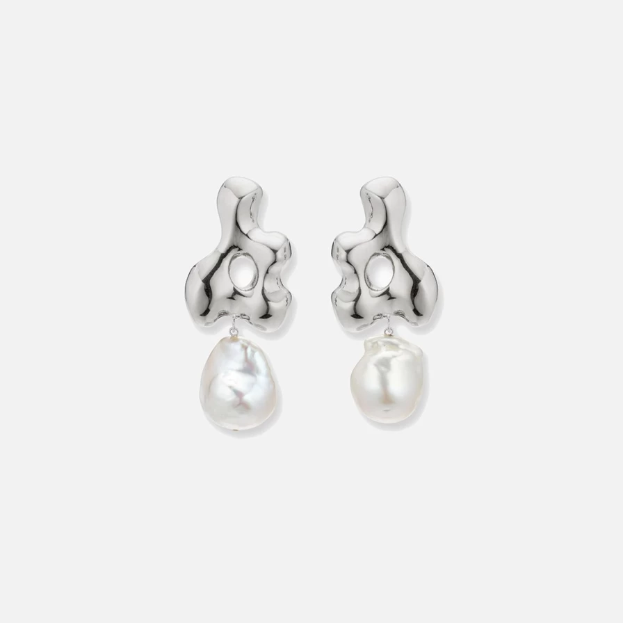 AGMES Baroque Bodmer Earrings - Vintage-Inspired Gold Hoop Earrings with Pearl Detailing
