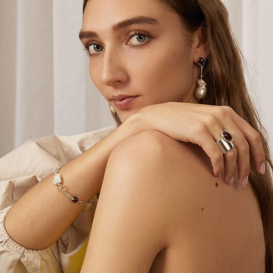 Lady Grey Gold Montage Bracelet - Elegant Stackable Jewelry for Women
