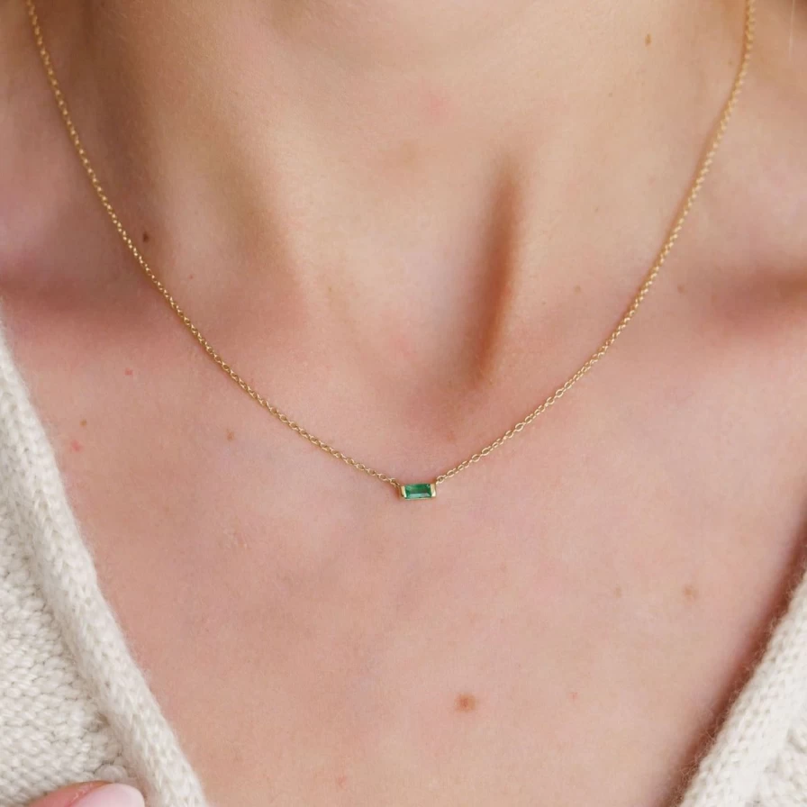 Eriness Solitaire Emerald and Baguette Diamond Necklace - Elegant Green Gemstone Jewelry