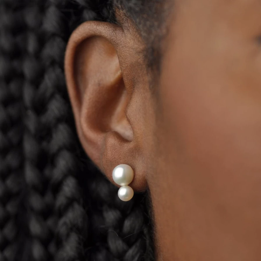 White Space Pearl Pila Earrings – Elegant Pearl Drop Earrings for Women