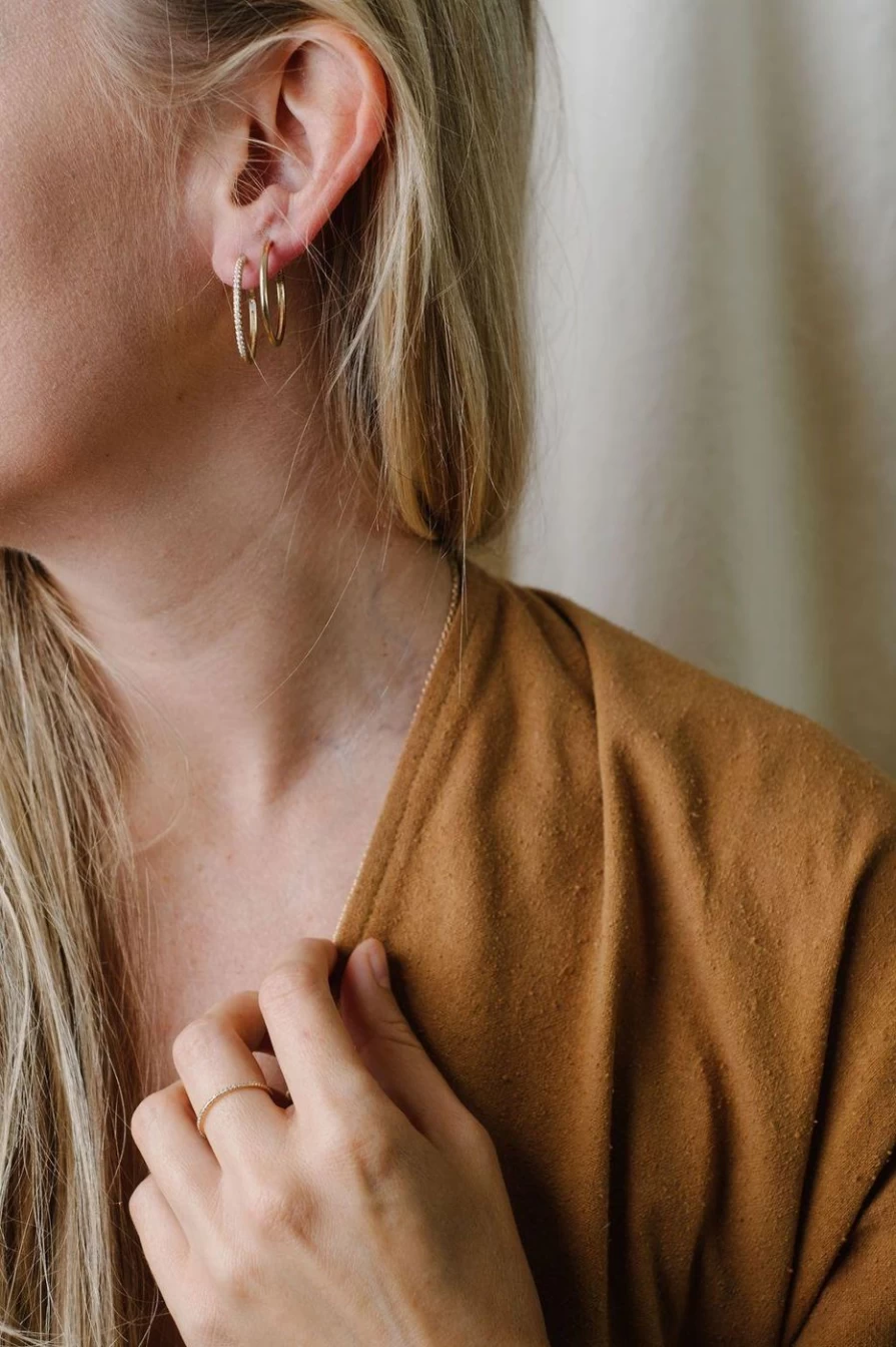 "Stacy Nolan 1 Inch Gold Hoop Earrings – Classic Small Hoops for Women"